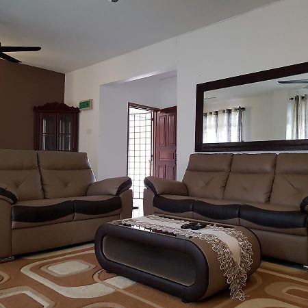 Anjung Homestay Sepang Esterno foto